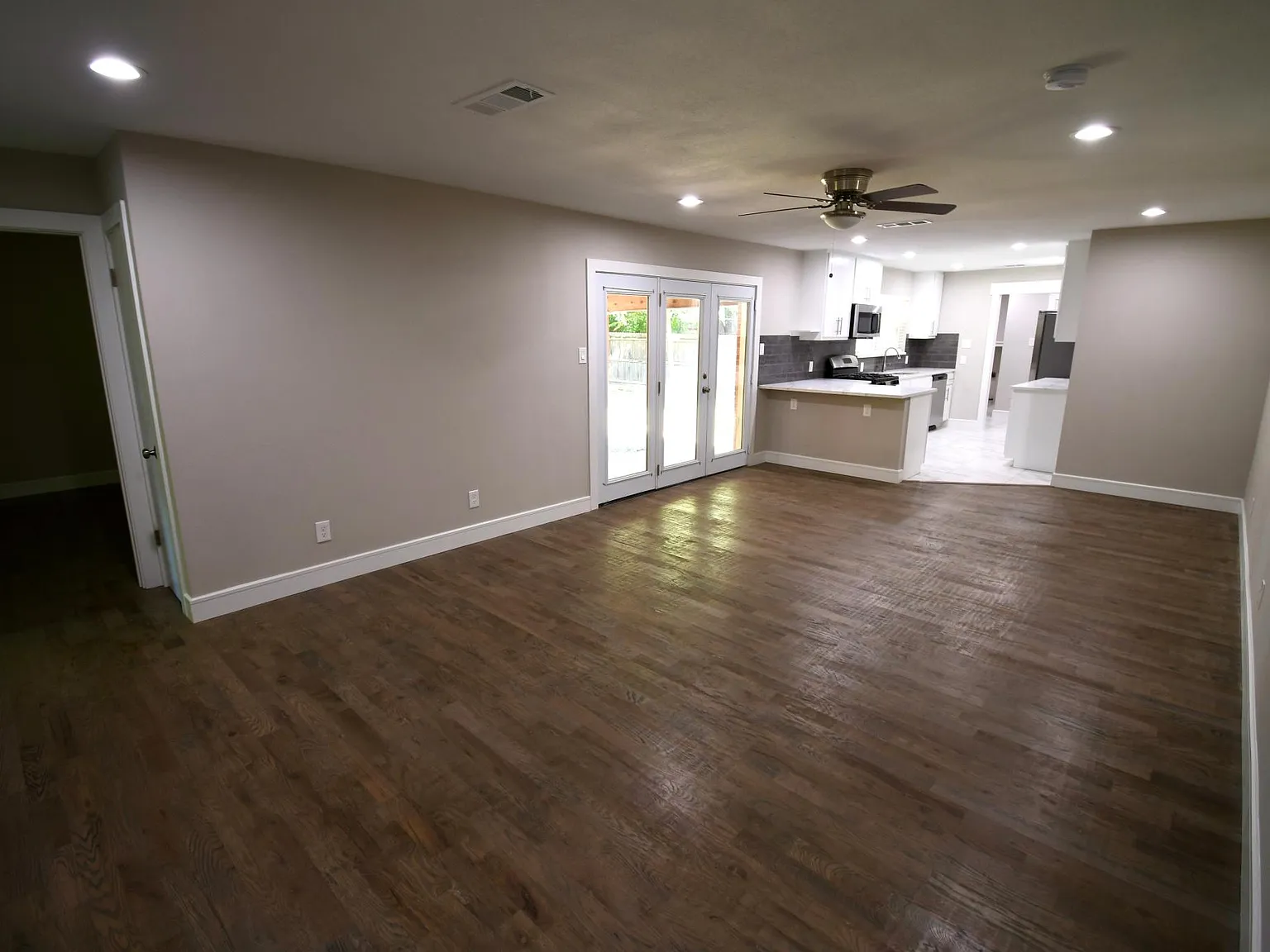 4 bed, 1556 sqft, $3,000 — Photo 2