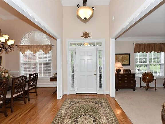 3rd image of 94 Thornhill Cir