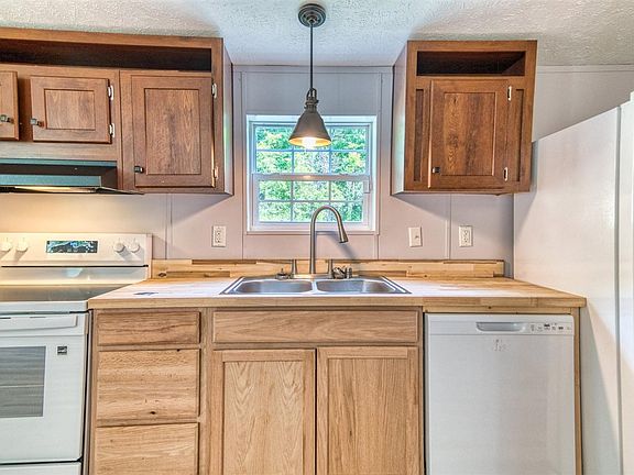 5th image of 71 Baldwin Cir