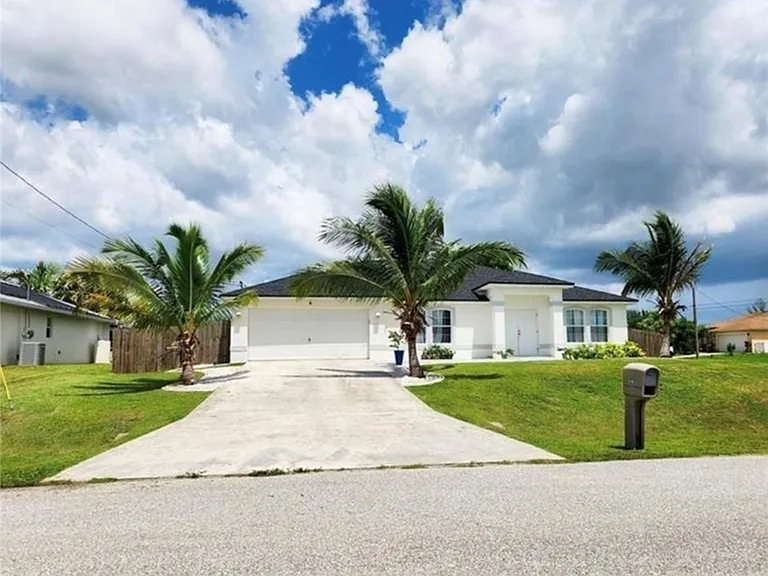 2115 NW 19th Ave — Photo 2