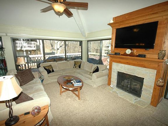 4th image of 604 Country Club Dr #D