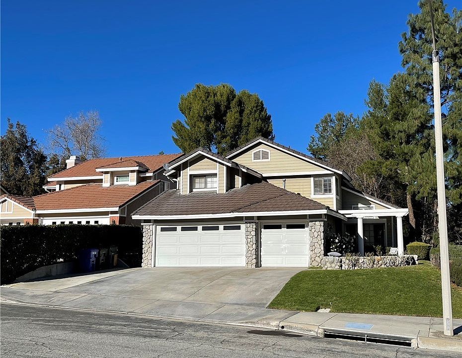 1st image of 28403 Applewood Ln