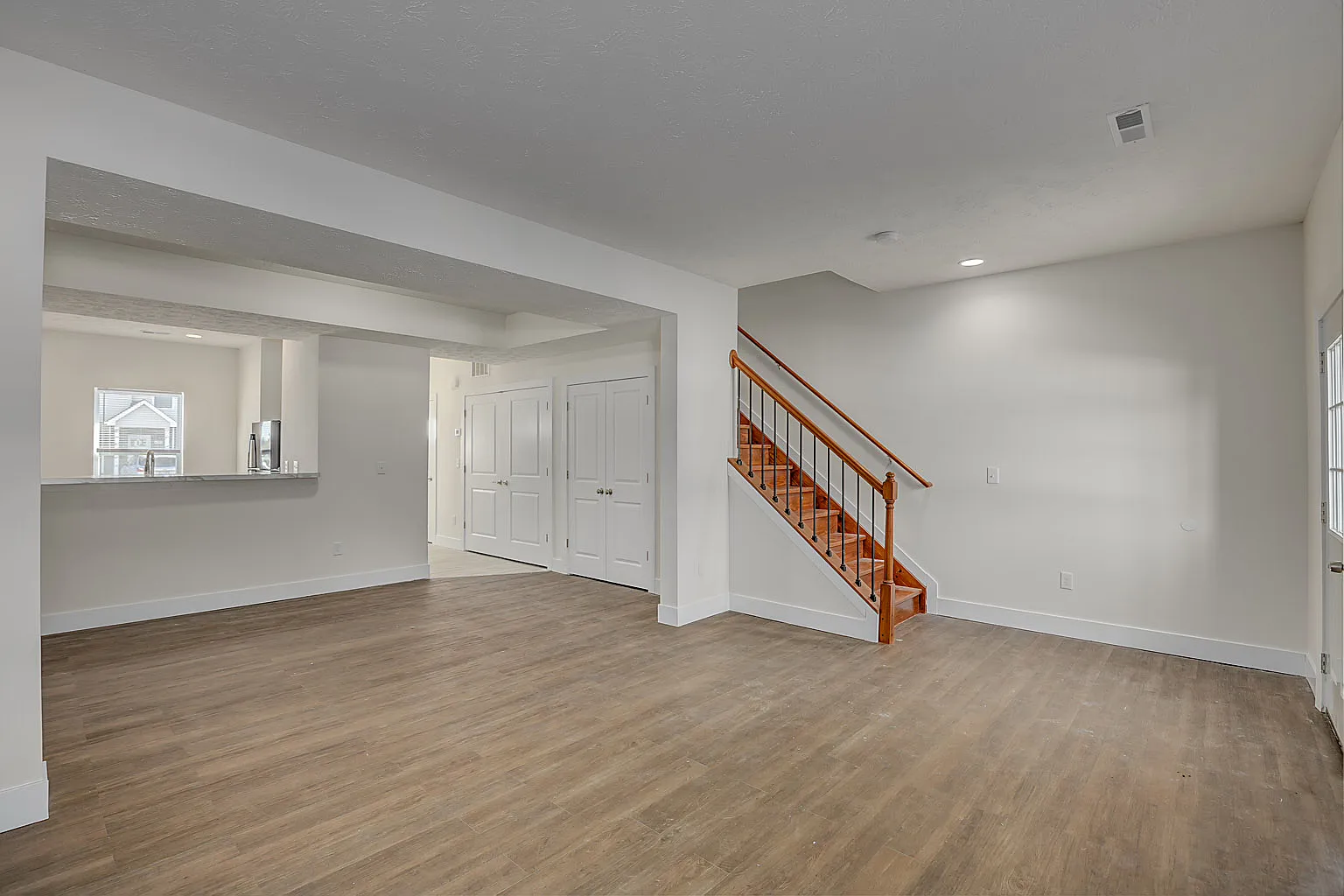 3 bed, 2.5 bath, 1700 sqft, $1,895 — Photo 4