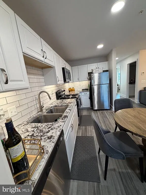 19520 Village Walk Dr — Photo 1