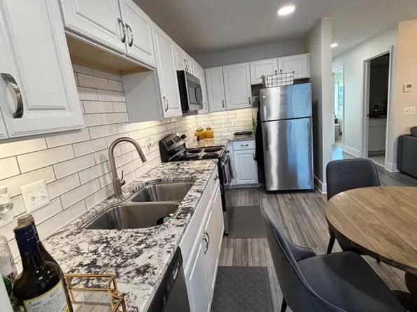 19520 Village Walk Dr #203, Montgomery Village, MD 20886