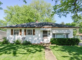 155 Hickory Dr, Crystal Lake, IL 60014