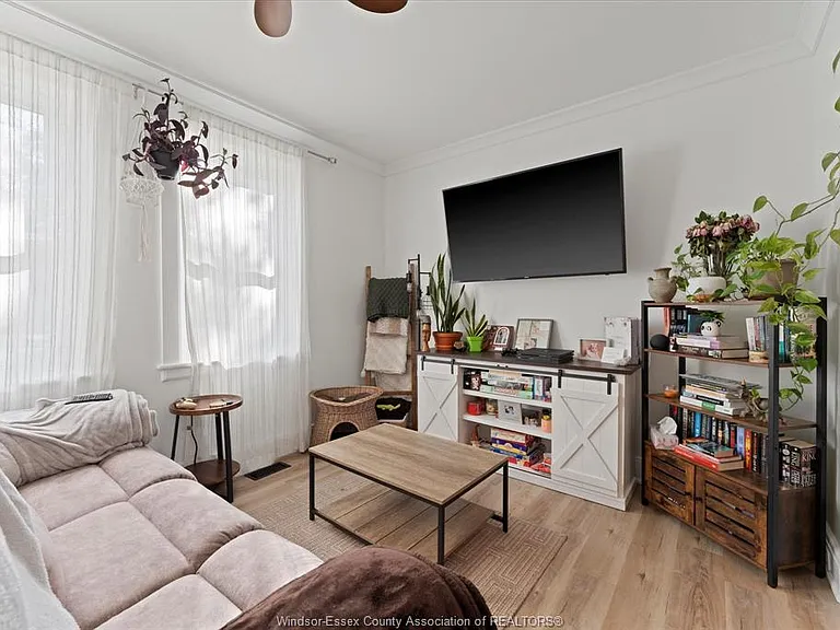 1263 Monmouth Rd — Photo 4