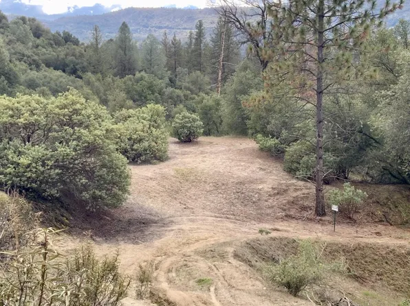 8 Quailview Dr, Oakhurst, CA 93644