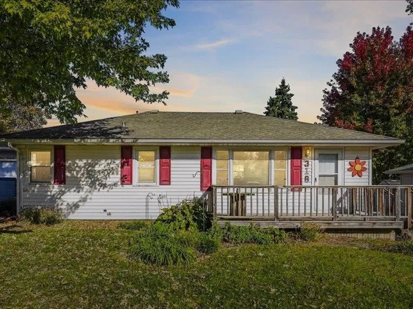 316 35th Ave N, Clinton, IA 52732