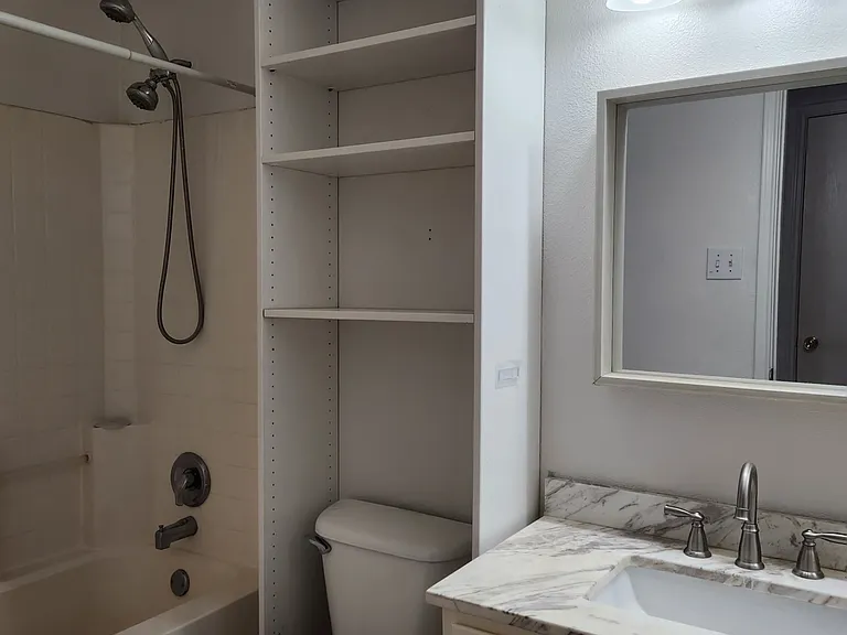 1557 Crown View Dr — Photo 11