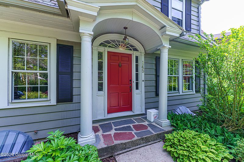 4th image of 145 S Pine Avenue