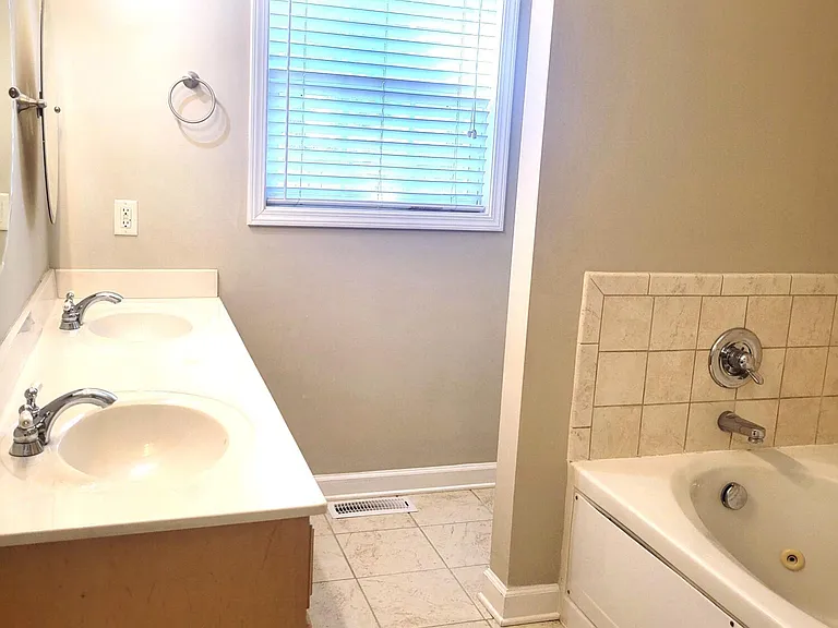 945 Diamondhead Dr S — Photo 35
