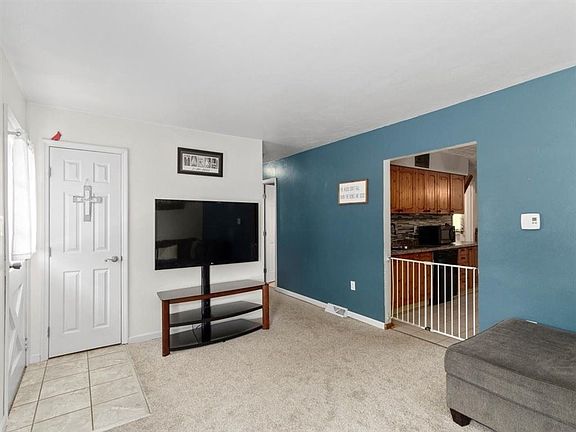 5th image of 105 Nelson Ave