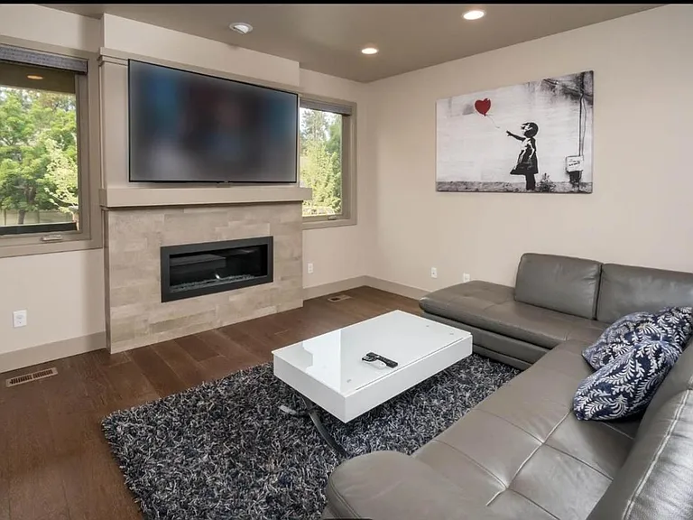 1611 NW Milwaukee Ave #1 — Photo 2