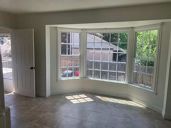 4th image of 1384 E Kensington Ave