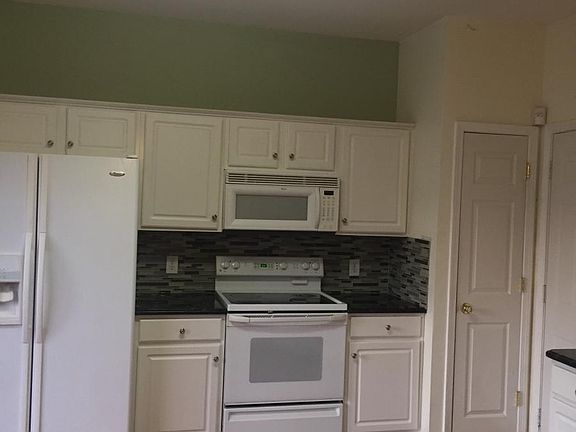 2nd image of 3400 Laurenhurst Ln