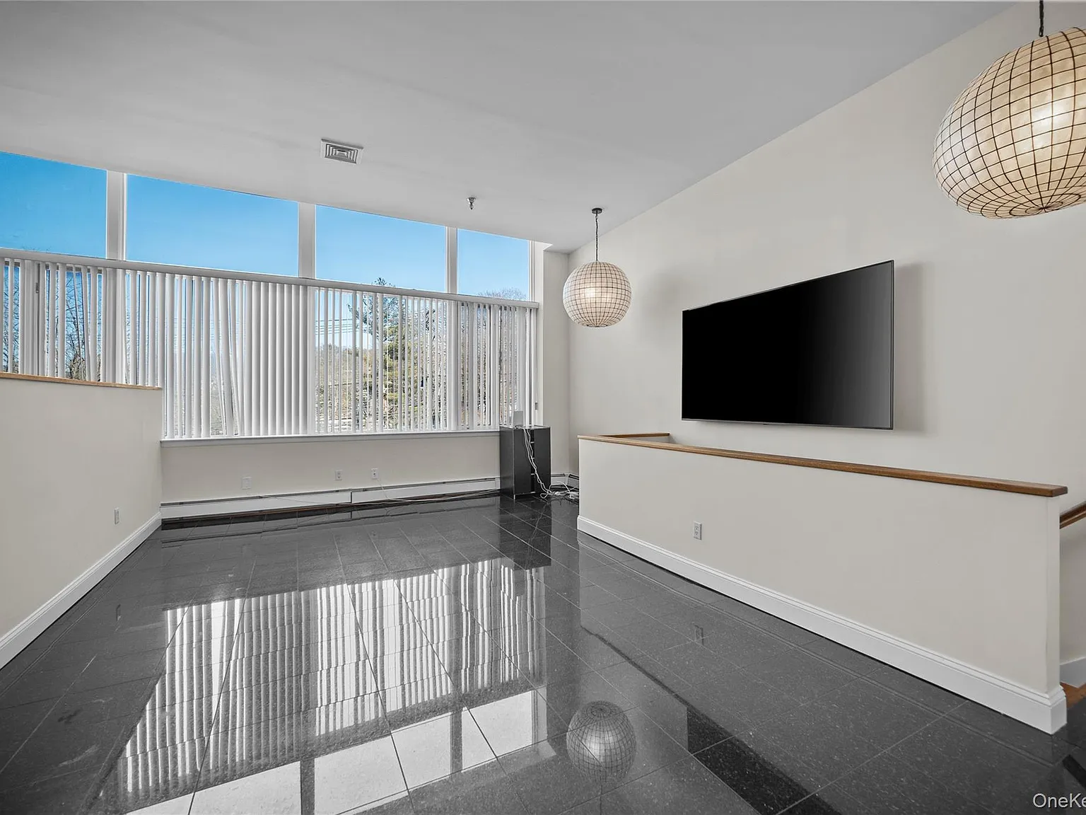 2 bed, 2.5 bath, 2035 sqft, $5,300 — Photo 2