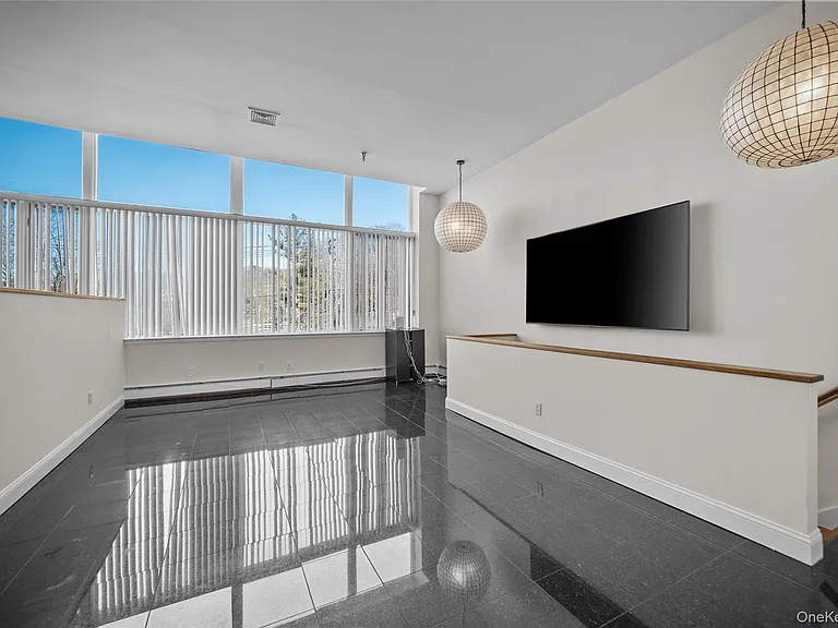 520 Ashford Ave #5 — Photo 2