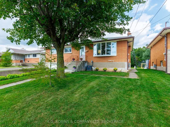 12 Berkley Ave, Pt Colborne, ON L3K 1T2