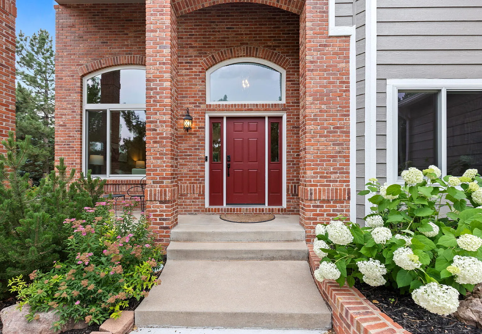 5 bed, 3.5 bath, 4094 sqft, $4,995 — Photo 1