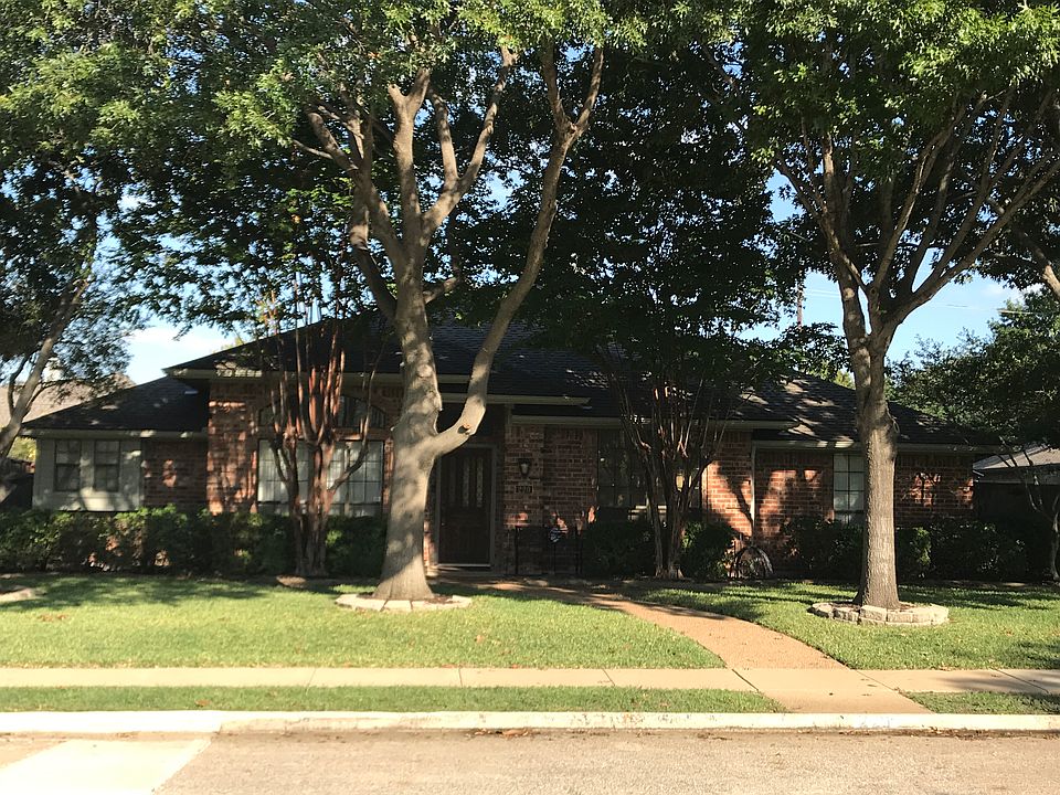 1st image of 220 Meadowglen Cir