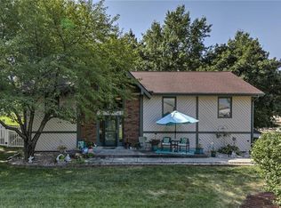 8401 Kaill Rd, Pleasant Valley, MO 64068