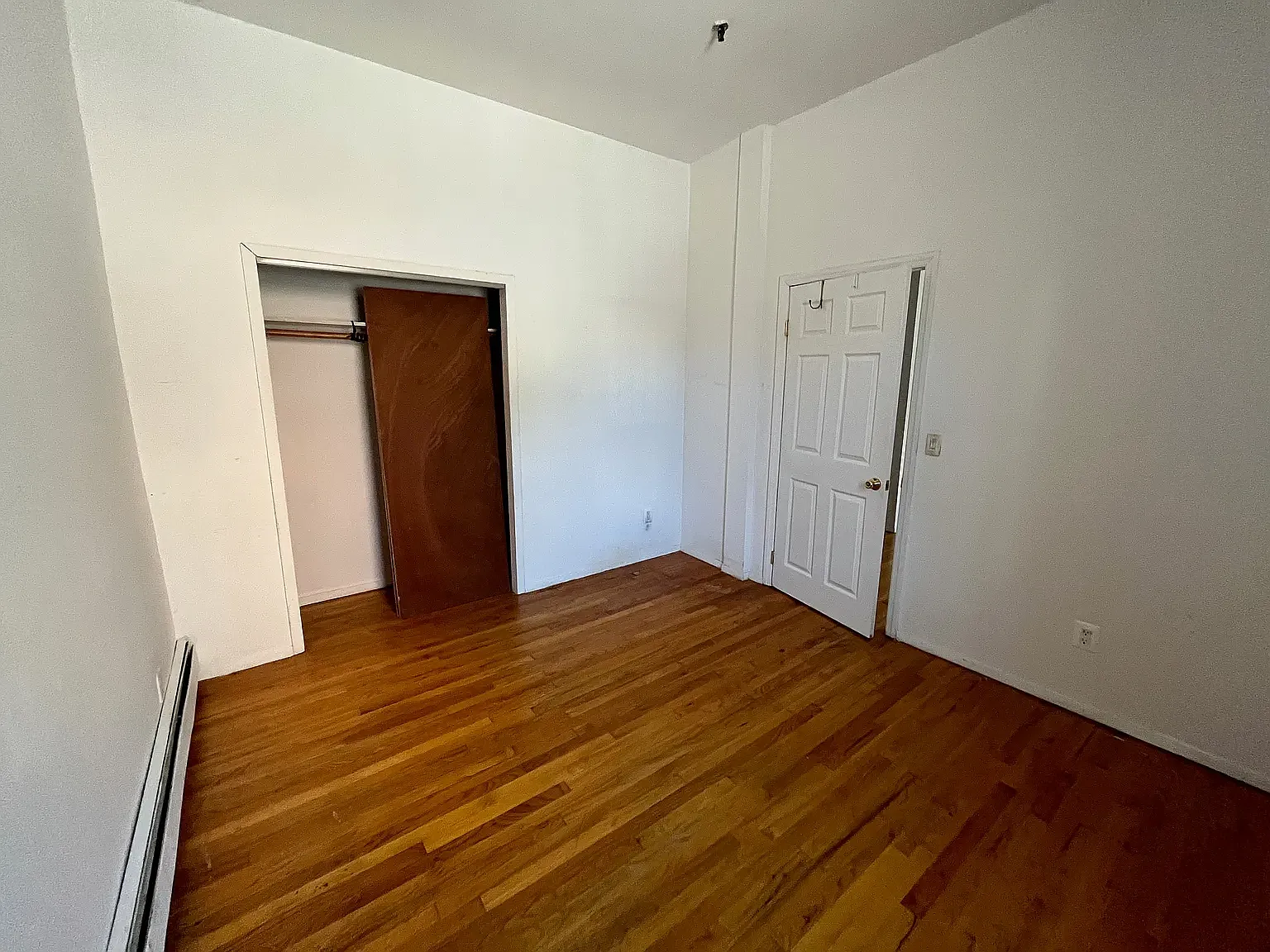 1065 Manhattan Avenue — Photo 2