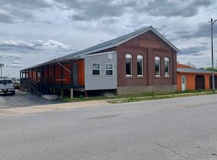 704 E 4th St, Beardstown, IL 62618