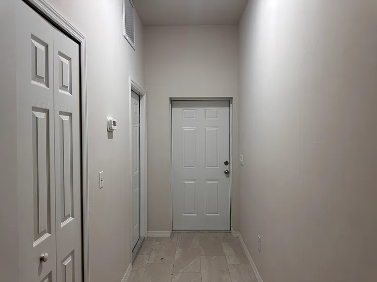 1415 NE 8th Pl — Photo 3