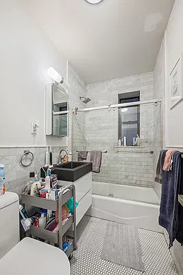 Bathroom, photo 1