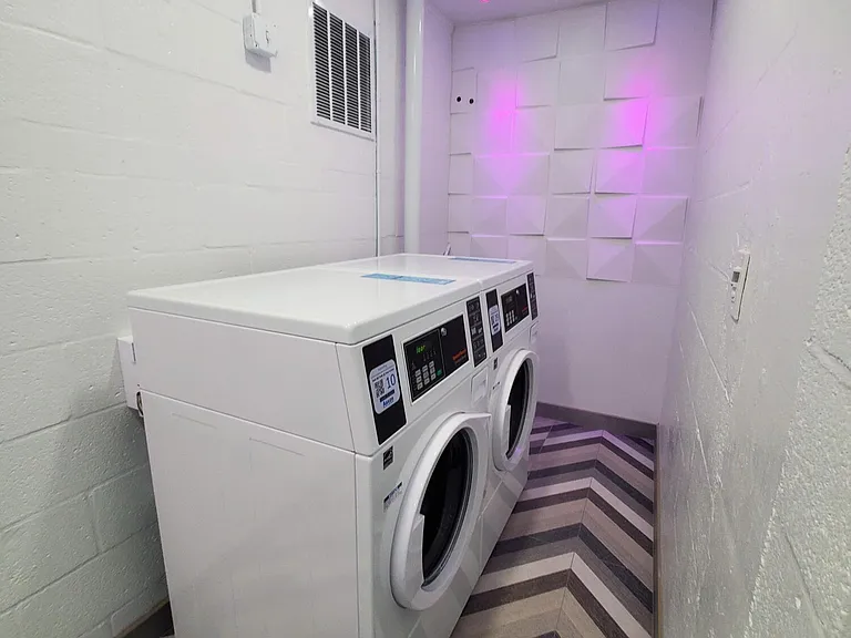 105 S Riverside Dr #303 — Photo 35