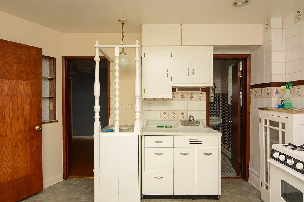 Awesome 2 Bed, 1 Bath at Shakespeare + California (Logan Square) — Photo 4
