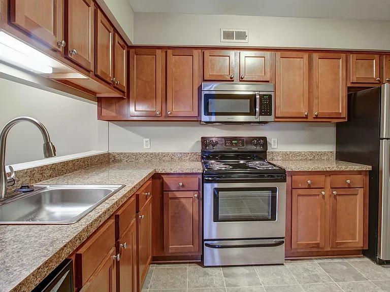 Boulevard Apartments — Photo 35
