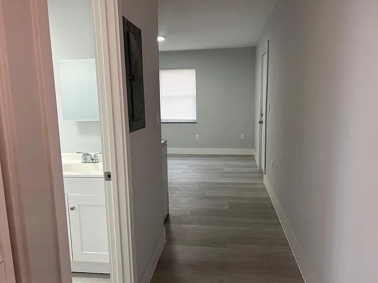 St George Apartments — Photo 26