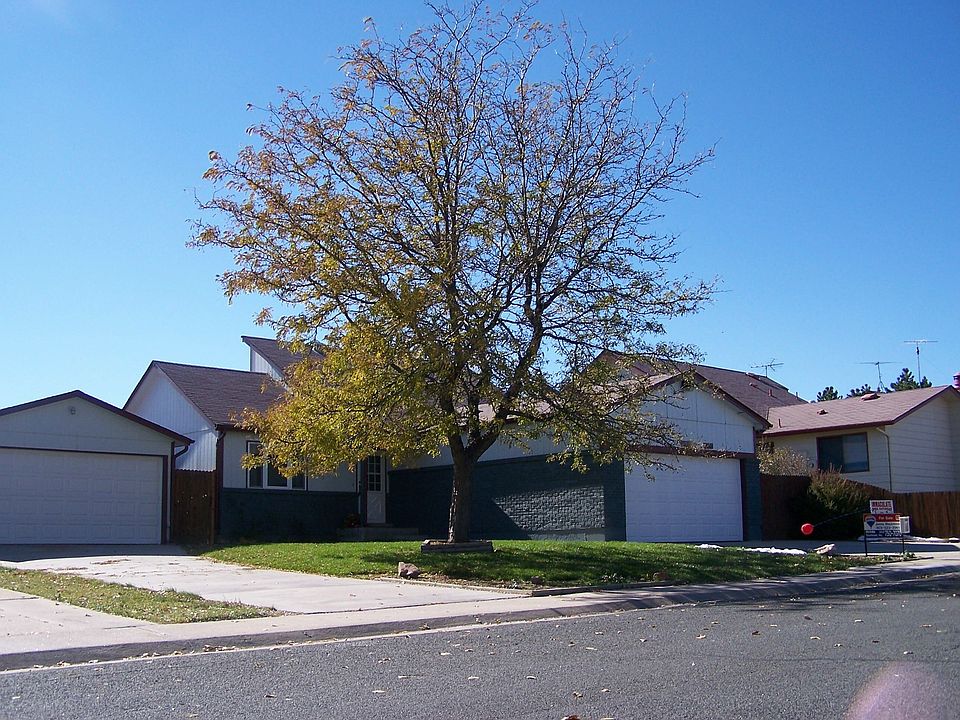 2 Two Car Garages, Home is on the Park