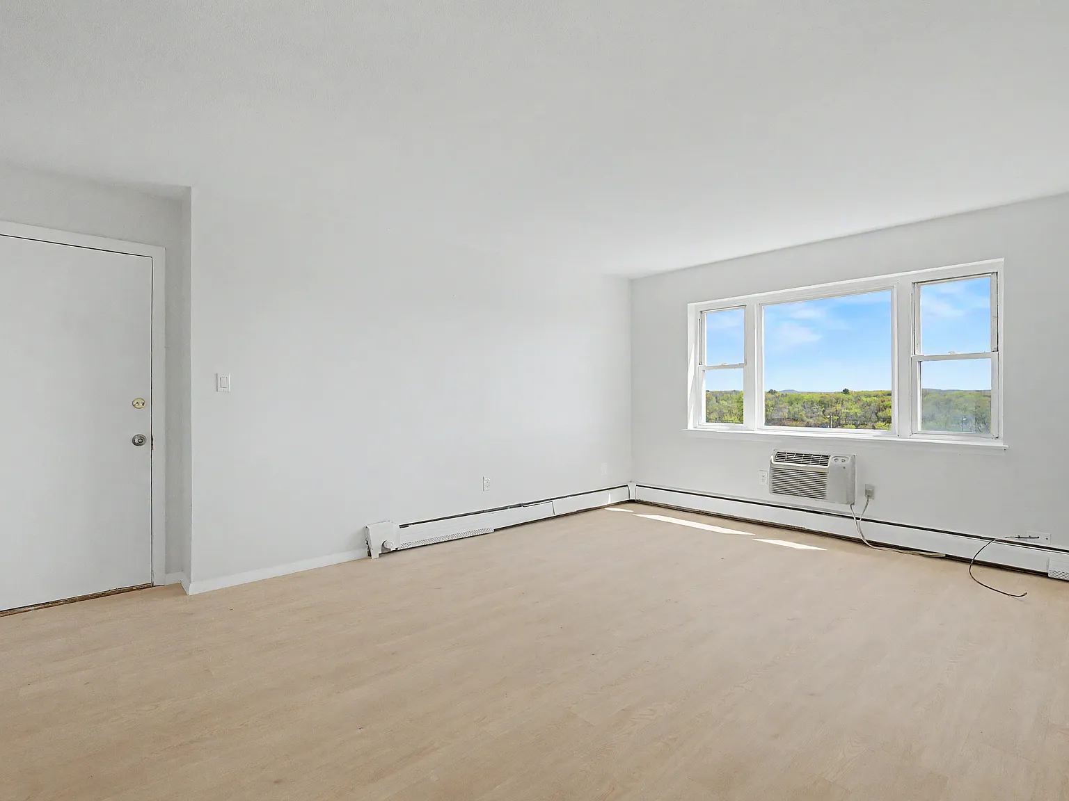 2 bed, 1100 sqft, $1,745 — Photo 3