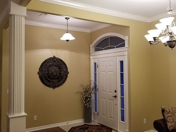 5th image of 501 Shady Acres Ln