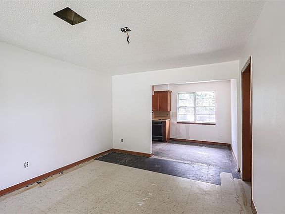 3rd image of 808 N Markwell Ave