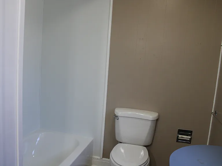 310 Pioneer Dr — Photo 8