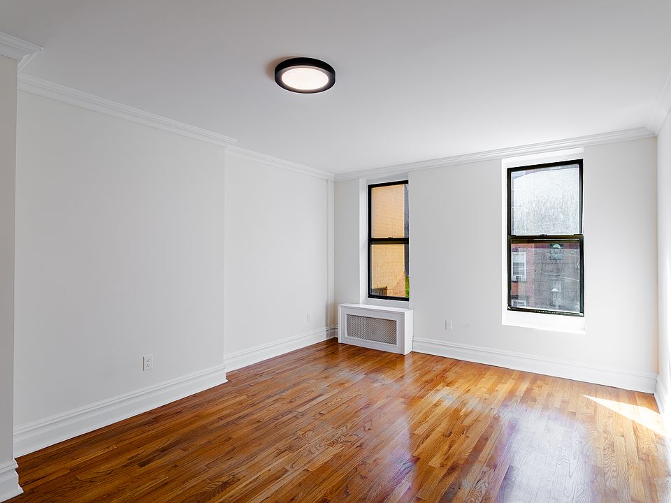 2nd image of 33 Saint Marks Pl #6