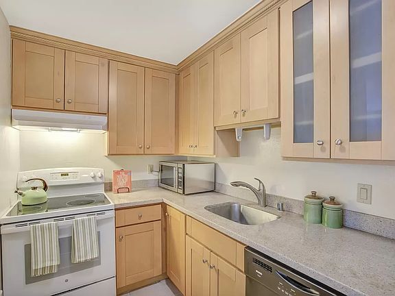 4th image of 650 Alamo Ct #Court6