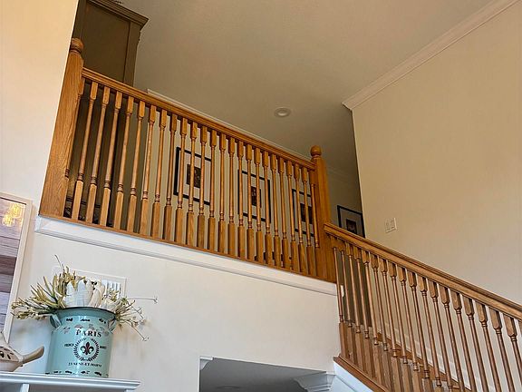 4th image of 3212 Oakwood Way