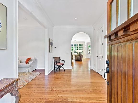3rd image of 1848 Windemere Dr NE