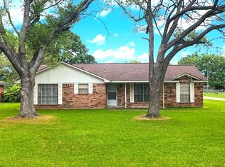 802 Holly Dr, Highlands, TX 77562