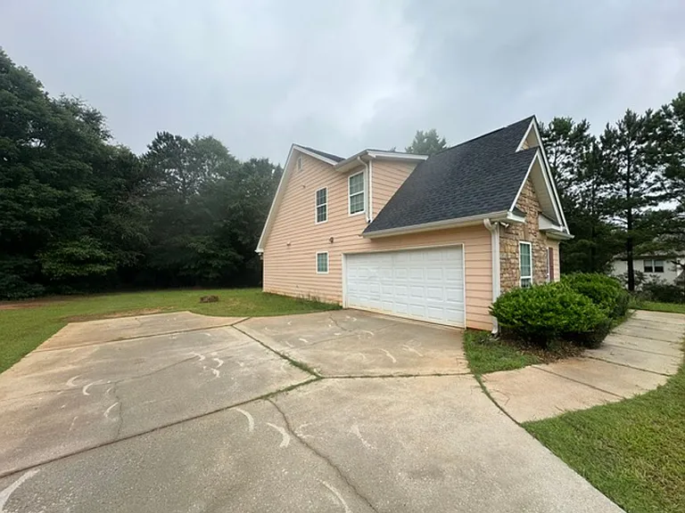 429 Jasmine Cir — Photo 2