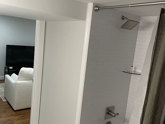 2nd image of 2400 Rosewood Ave #1