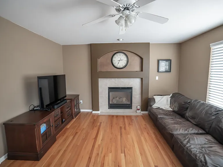 4911 Tarcoola Ln — Photo 9