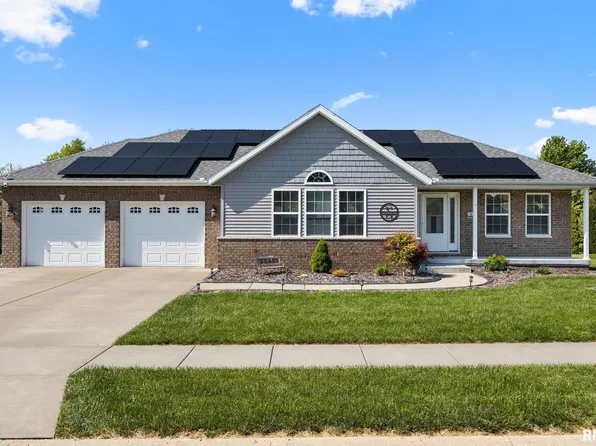 5 Osprey Ct, Pekin, IL 61554