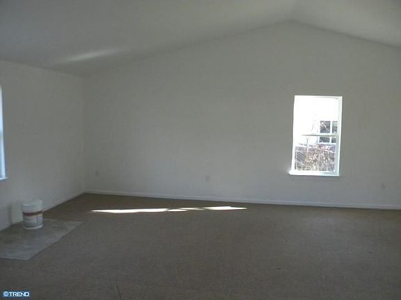 5th image of 163 Medford St