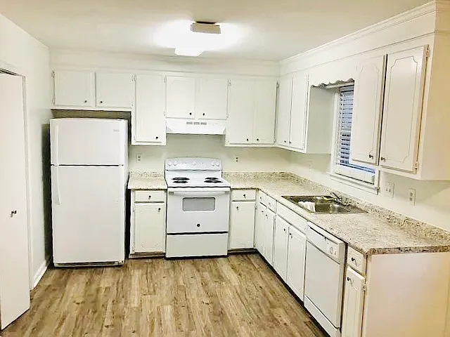 2 bed, 1.5 bath, 1160 sqft, $1,000 — Photo 1